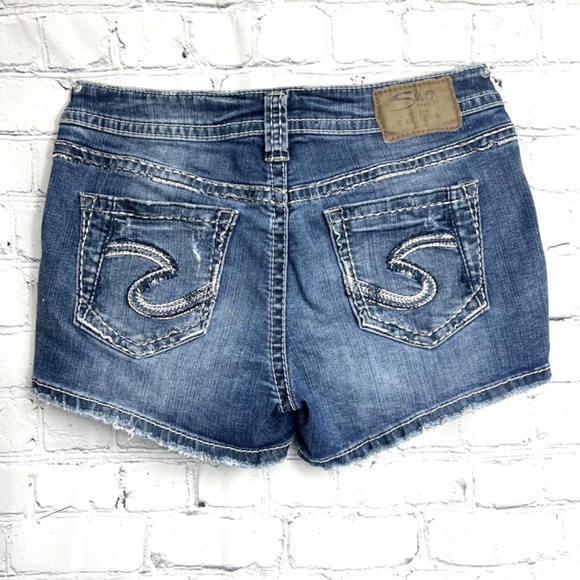 |•SILVER JEANS•| 'Berkley Short' Stretch Jean Shorts W26xL3 - Picture 2 of 13